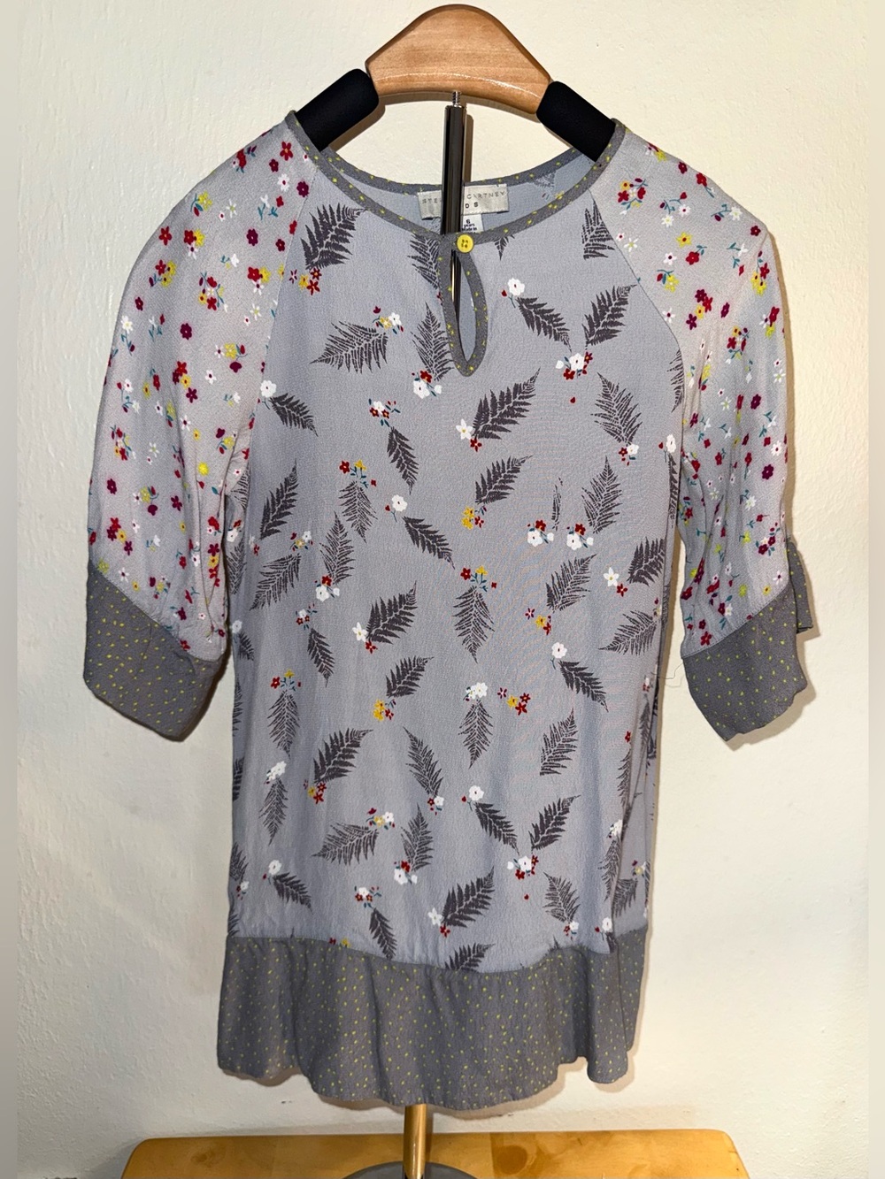 Stella McCartney gray blouse with mixed floral and fern print, size 6